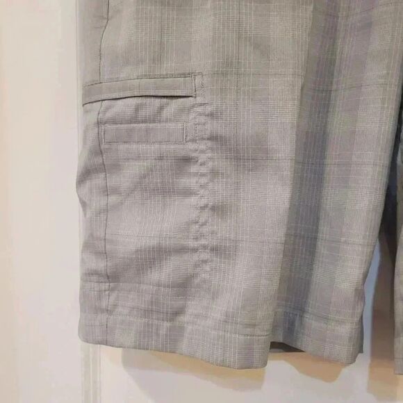 Greg Norman Men's Gray Plaid Poly/Spandex Flat Front Golf Shorts EUC - Picture 5 of 11